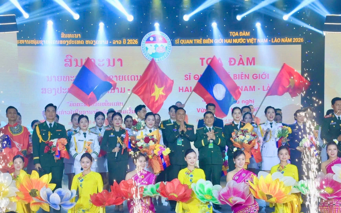 Giao lưu sĩ quan trẻ hai nước Việt Nam - Lào: "Sắt son hữu nghị - Vững bước tương lai"