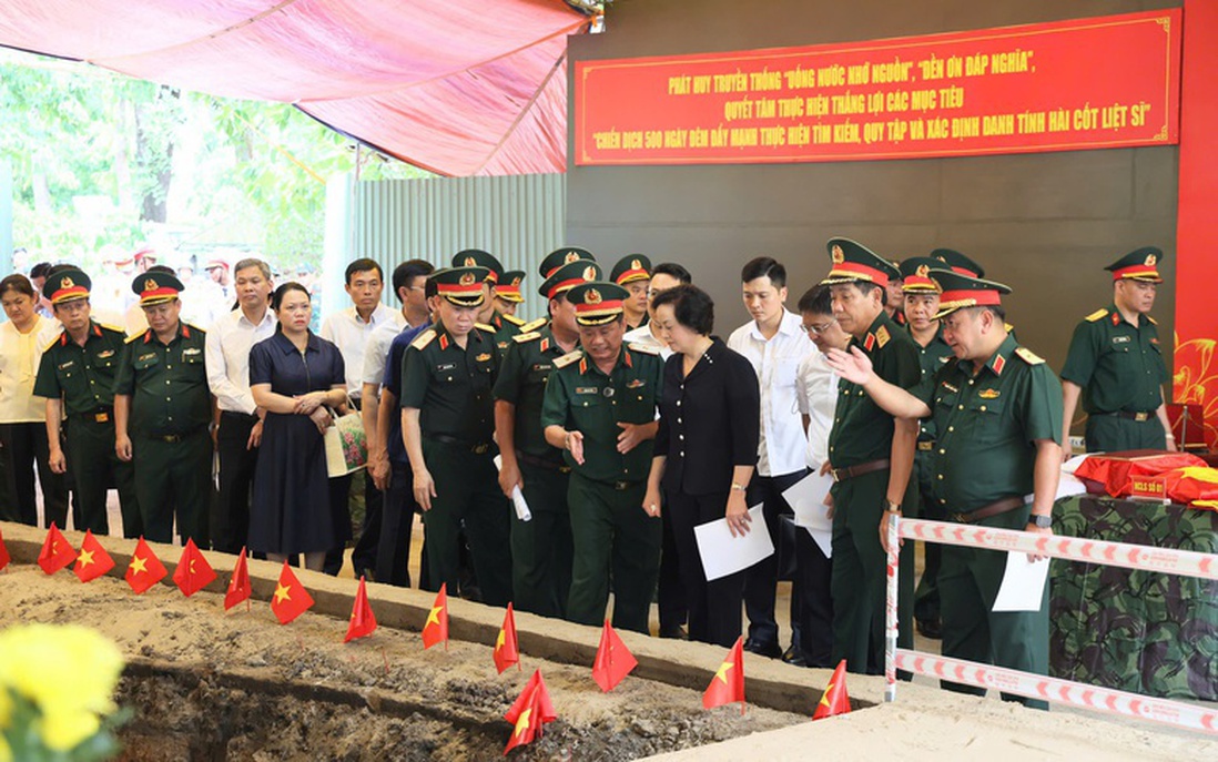 Phó Thủ tướng Phạm Thị Thanh Trà kiểm tra công tác chuẩn bị Lễ triển khai tìm kiếm, quy tập hài cốt liệt sĩ tại Công viên Lê Thị Riêng