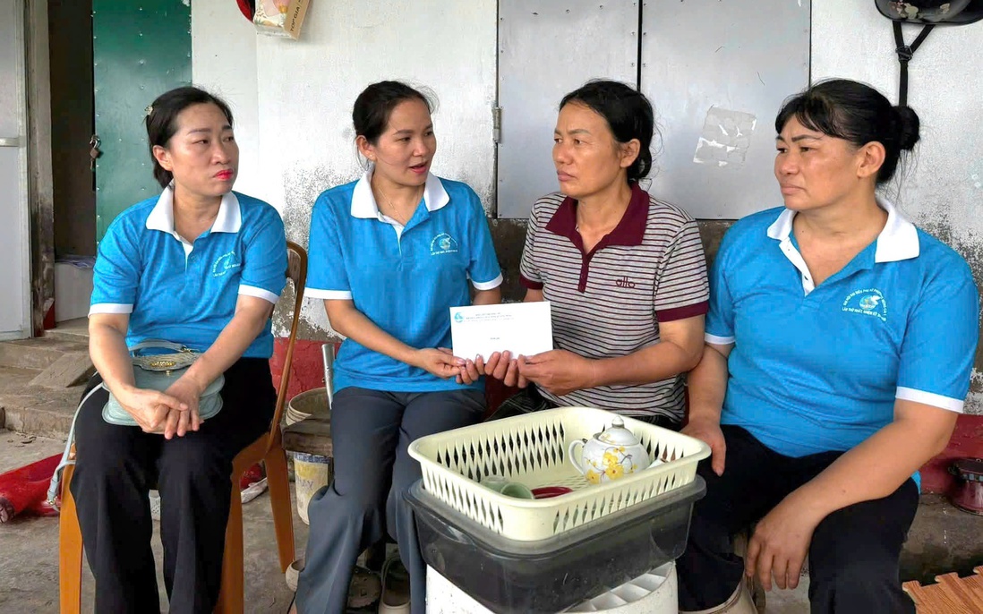 Phụ nữ Quảng Ninh kịp thời sẻ chia, hỗ trợ người dân sau bão số 1