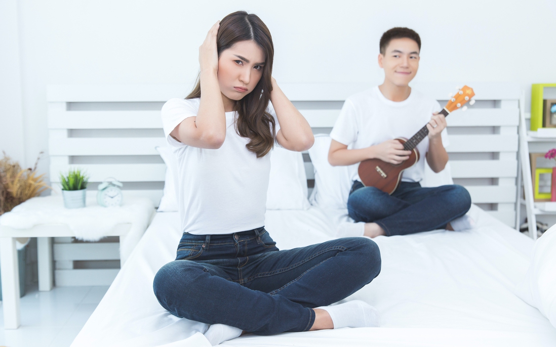 Đừng để bất đồng quan điểm vợ chồng biến thành bạo lực tinh thần