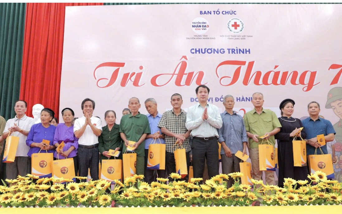 Chương trình “Tri ân tháng 7”: Khám bệnh, trao hơn 400 suất quà tại xã biên giới Hoàng Văn Thụ, tỉnh Lạng Sơn