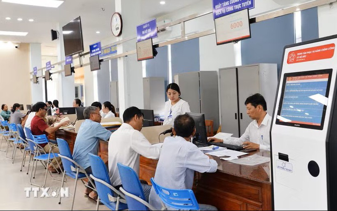 Tiếp tục tinh gọn tổ chức bộ máy bên trong các bộ, ngành, địa phương