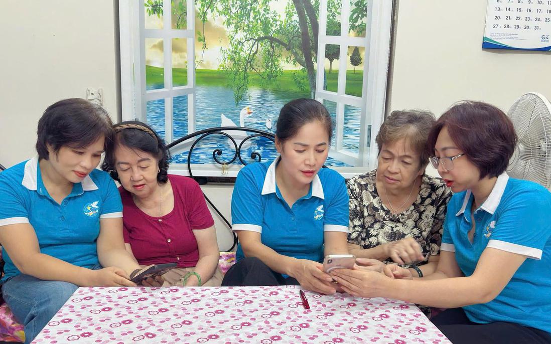 Cán bộ, hội viên phụ nữ hưởng ứng cao điểm 100 ngày chuyển đổi số ở Thủ đô