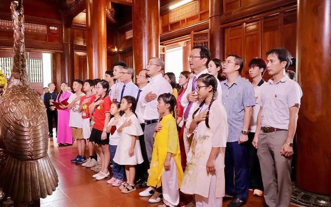 Young overseas Vietnamese strengthen ties to their roots in visiting President Ho Chi Minh's hometown