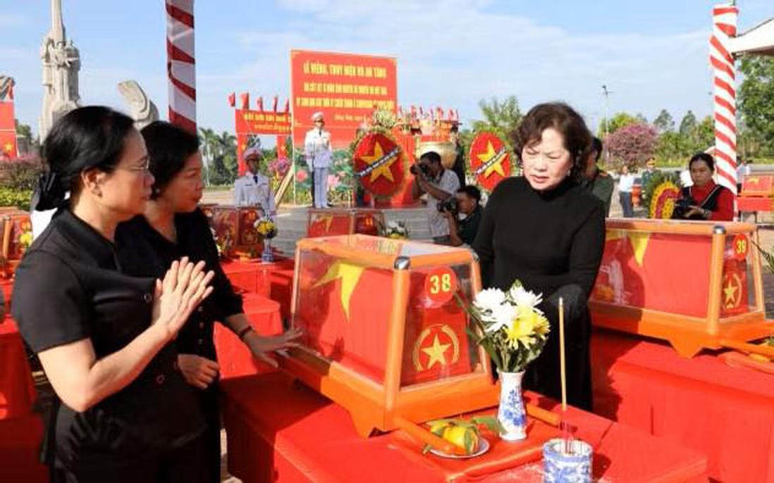 Phó Chủ tịch Quốc hội Nguyễn Thị Hồng dự Lễ truy điệu, an táng 47 hài cốt liệt sỹ hy sinh năm 1951