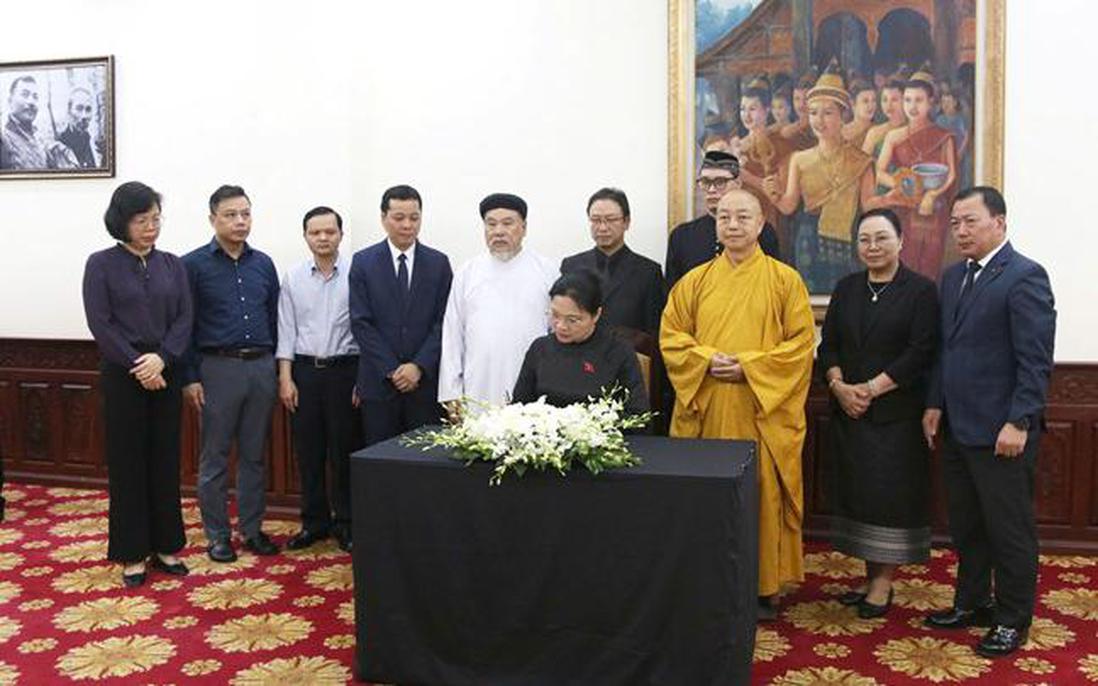 Phó Chủ tịch - Tổng Thư ký Hà Thị Nga viếng Chủ tịch Quốc hội Lào Saysomphone Phomvihane