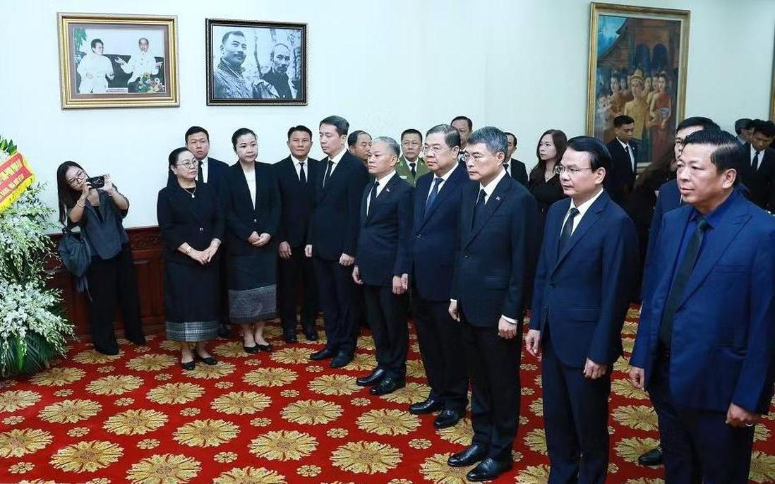 Thủ tướng Lê Minh Hưng viếng Chủ tịch Quốc hội Lào Xaysomphone Phomvihane