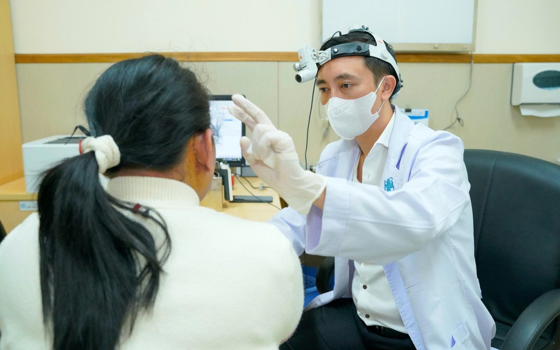 Tìm lại âm thanh cho người phụ nữ bị điếc đột ngột
