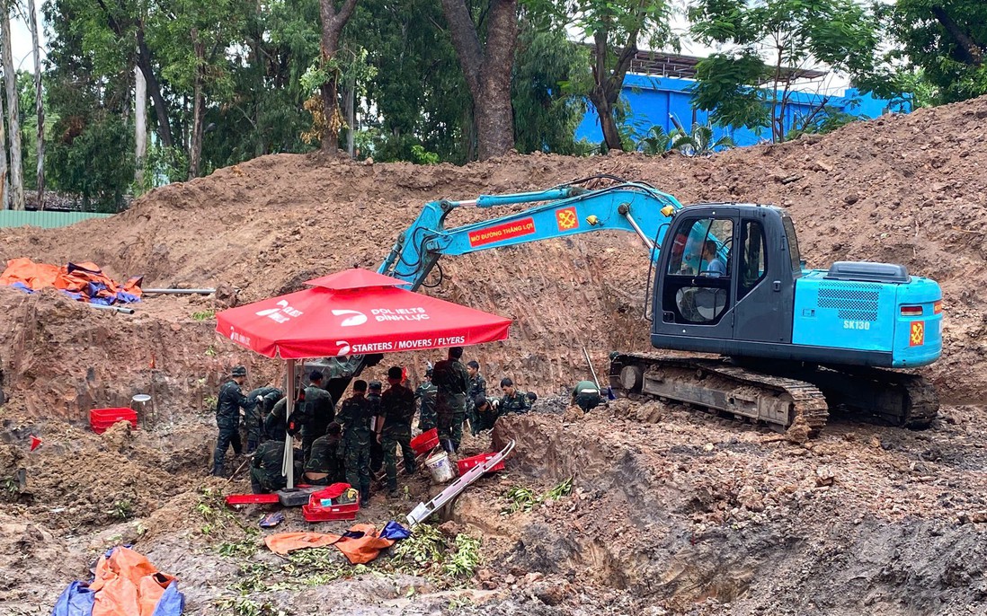 Đào hơn 300m³ đất, quy tập thêm 12 bộ hài cốt liệt sĩ tại Công viên Lê Thị Riêng