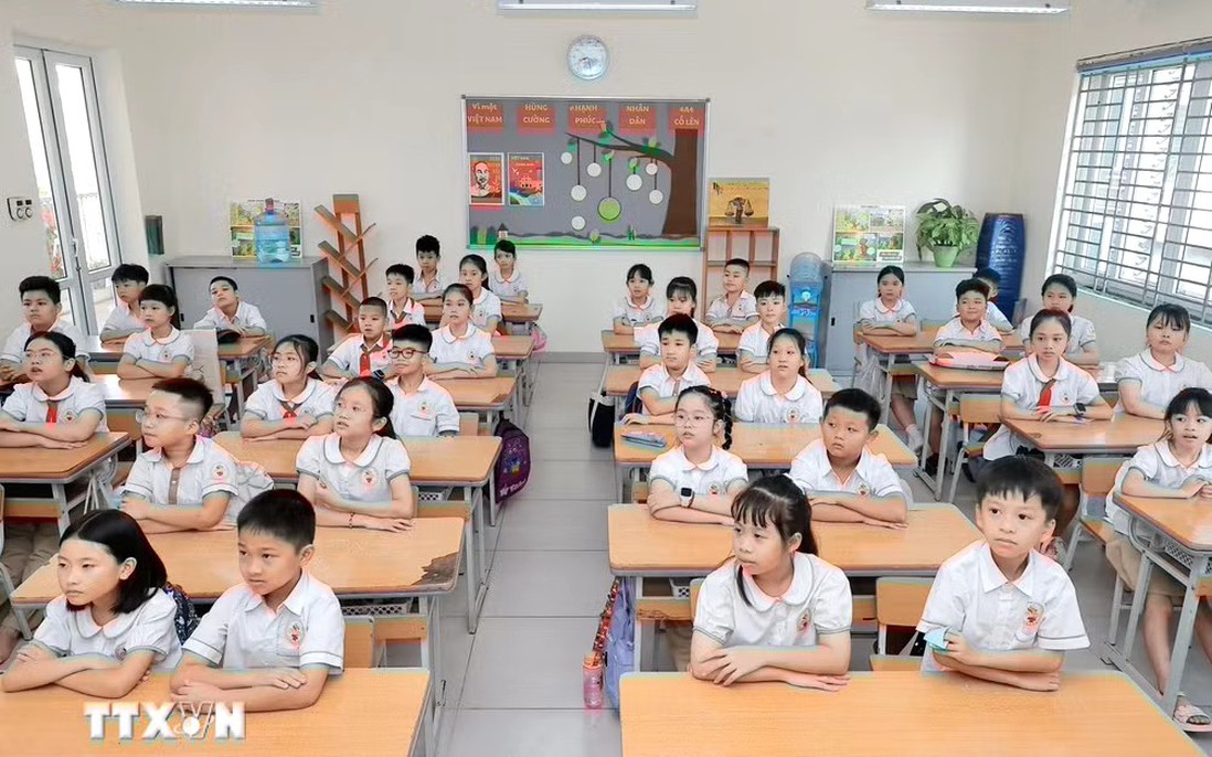 Sắp xếp trường học: Bộ Nội vụ hướng dẫn giải quyết chính sách trước 30/11
