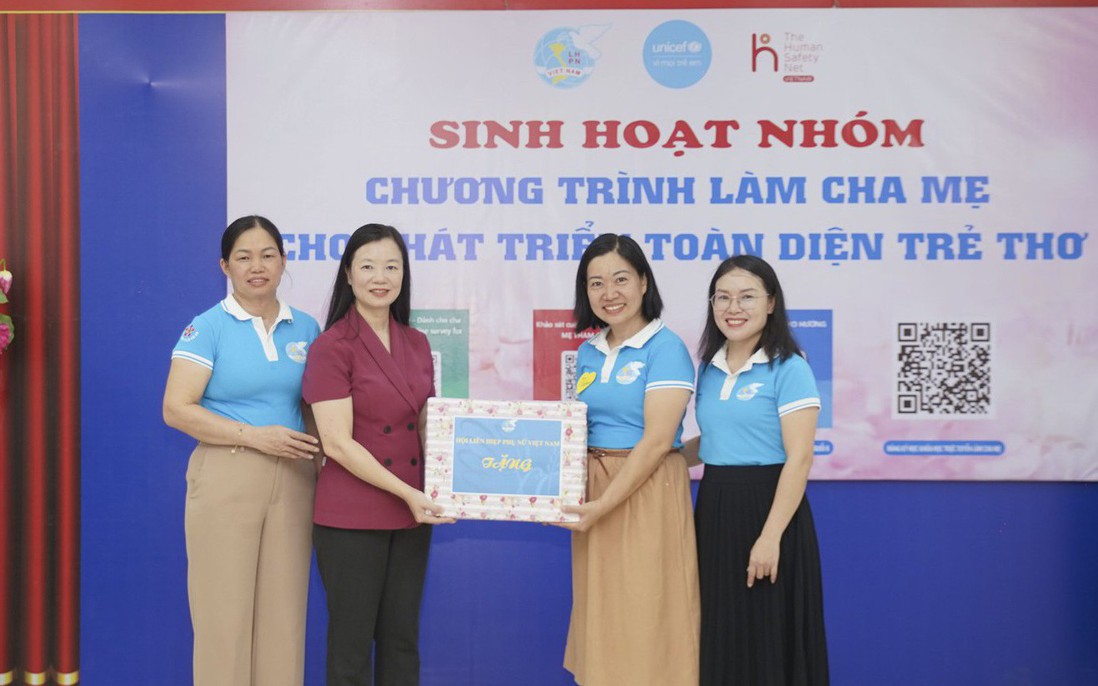 Lãnh đạo Hội LHPN Việt Nam tham quan mô hình "Làm cha mẹ cho sự phát triển toàn diện trẻ thơ" tại Hải Phòng