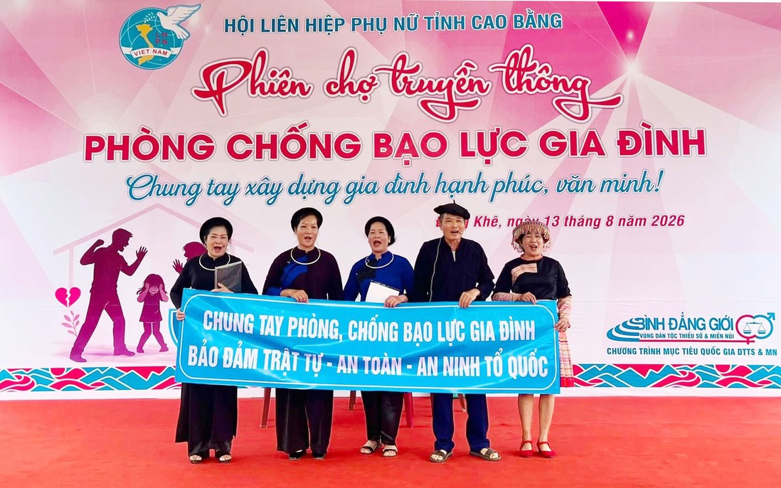 Phiên chợ truyền thông phòng, chống bạo lực gia đình ở Cao Bằng