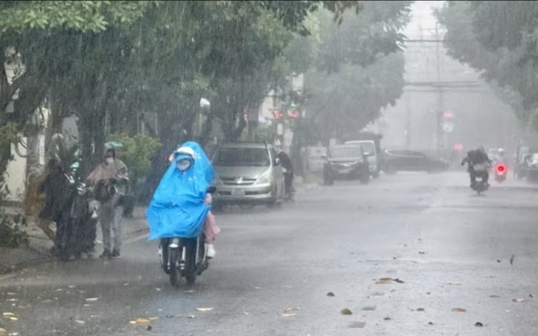 Mưa rào tại Hà Nội, lũ quét và sạt lở đất ở 3 tỉnh miền núi phía Bắc