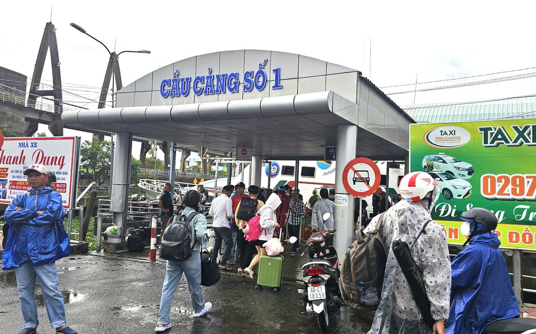 Tạm ngưng hoạt động tàu đi Phú Quốc do thời tiết xấu