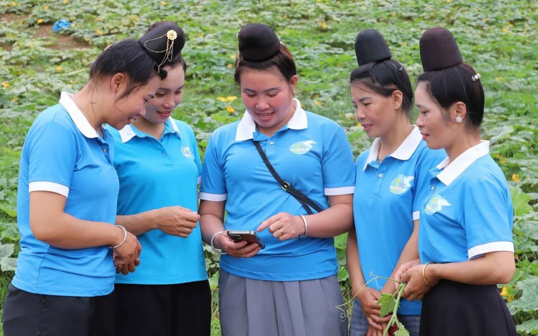 Người phụ nữ khuyết tật dân tộc Thái mở cánh cửa "Bình dân học vụ số" cho cộng đồng