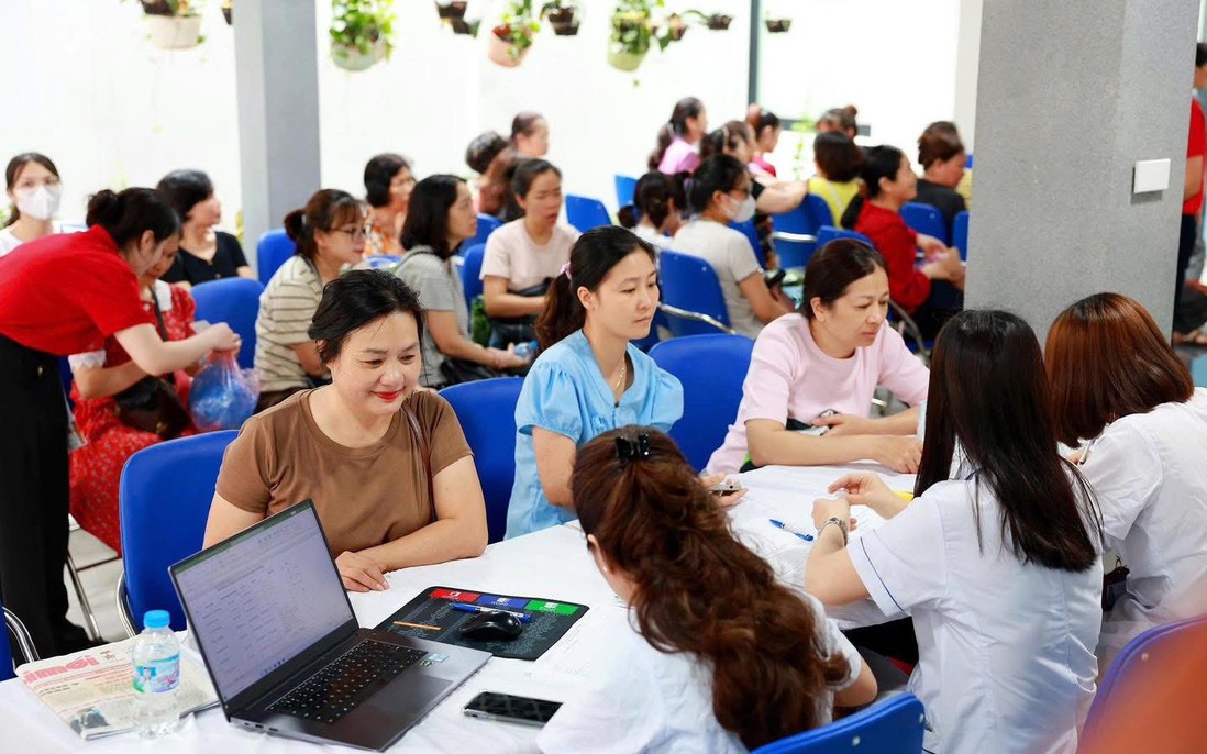 Sổ sức khỏe điện tử VNeID vẫn "làm khó" người dân