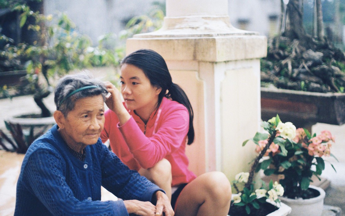 Diễn đàn tháng 8: Không chỉ có gia đình là nơi gánh vác chăm sóc người cao tuổi