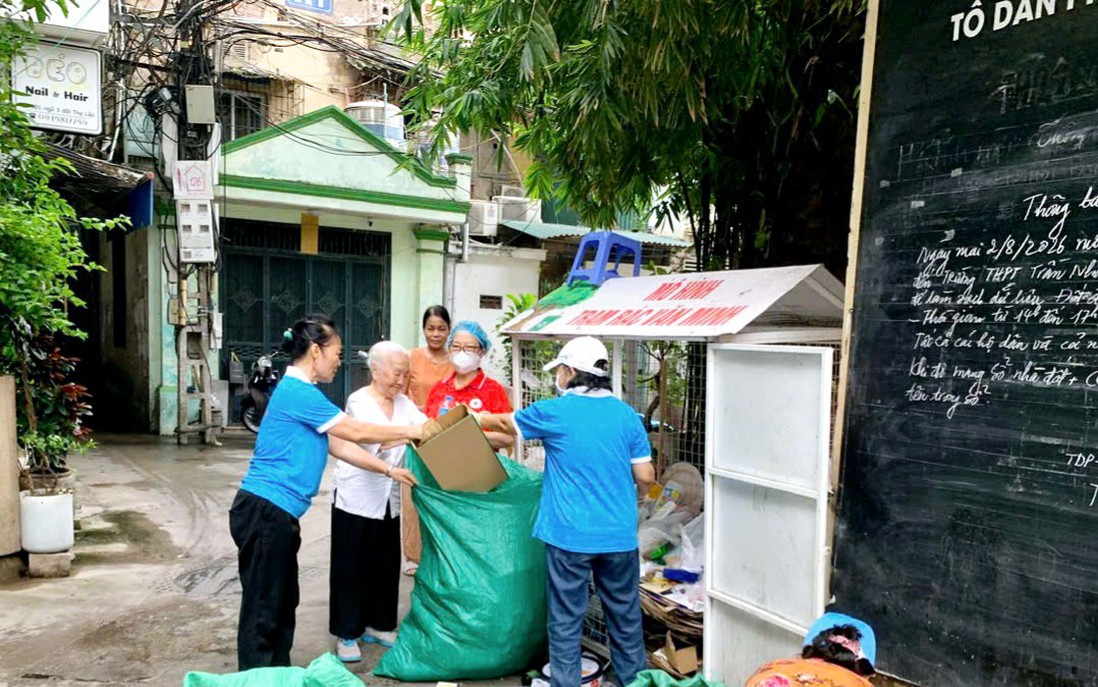 Phụ nữ Hai Bà Trưng: "Phế liệu xanh - Yêu thương hồng" vì Trung thu cho trẻ em khó khăn