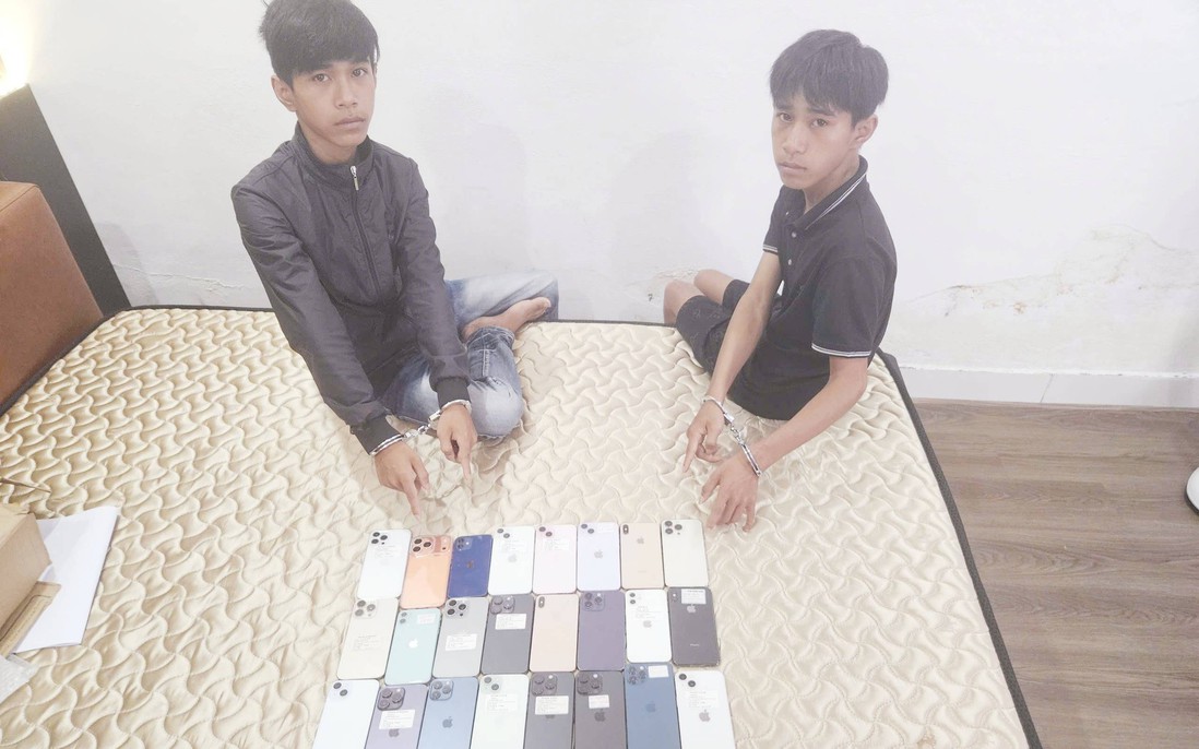 Lời khai của 2 anh em ruột trộm 27 điện thoại iPhone