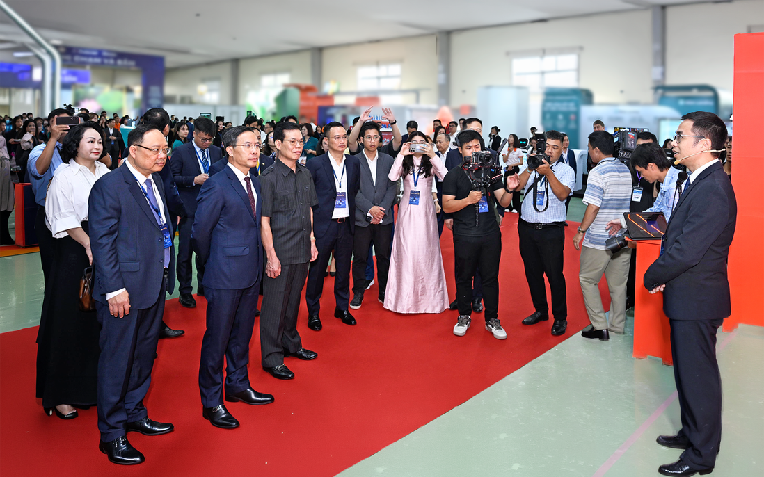 SHB SAHA Shop gây ấn tượng tại sự kiện Chuyển đổi số ngành Ngân hàng 2026