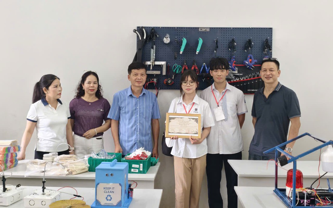 Những học sinh tự tay "xây" ngày hội STEM cho học trò vùng cao