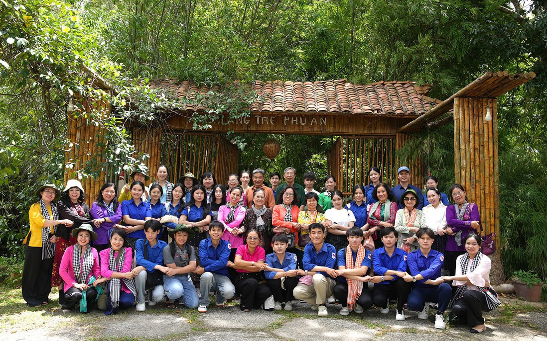 Hành trình hữu nghị gắn kết gia đình Việt với sinh viên Lào, Campuchia