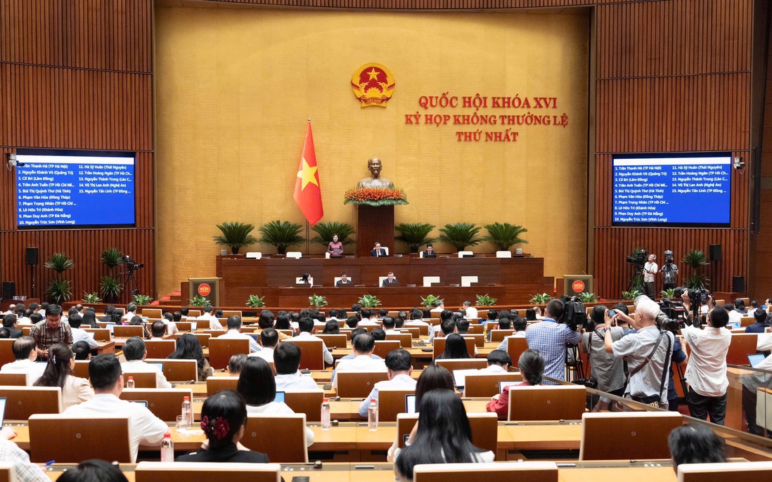 Sửa đổi Luật Ngân sách và Đầu tư công: Thiếu nguyên tắc ưu tiên nguồn lực cho tiền lương