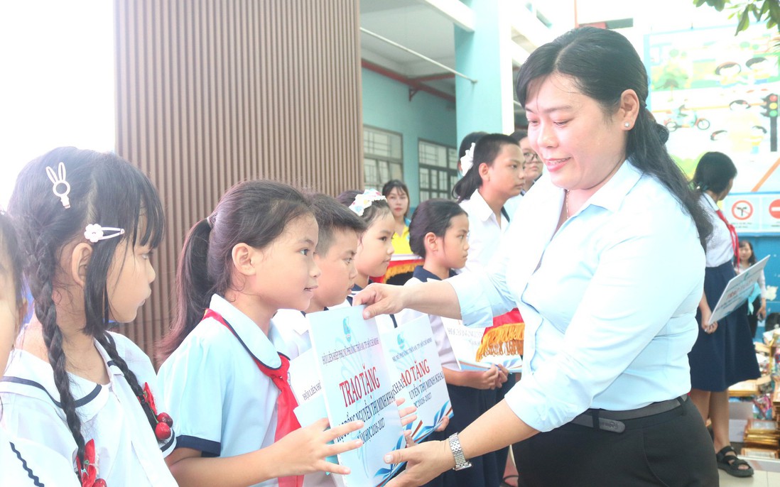 Món quà nghĩa tình tiếp sức học sinh, sinh viên bước vào năm học mới