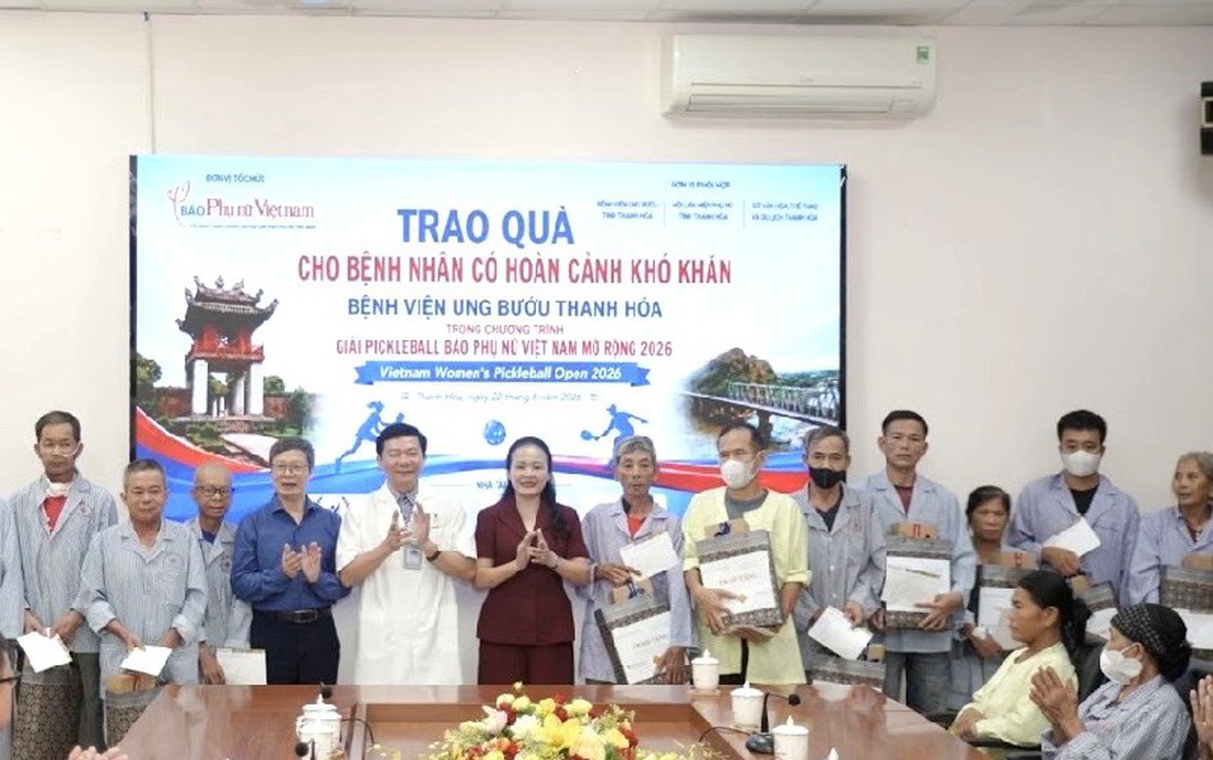 Báo Phụ nữ Việt Nam trao tặng 50 suất quà cho bệnh nhân ung thư hoàn cảnh khó khăn