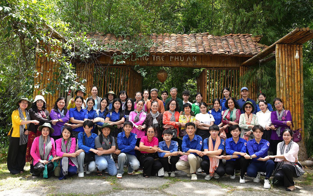 Hành trình hữu nghị gắn kết gia đình Việt với sinh viên Lào, Campuchia