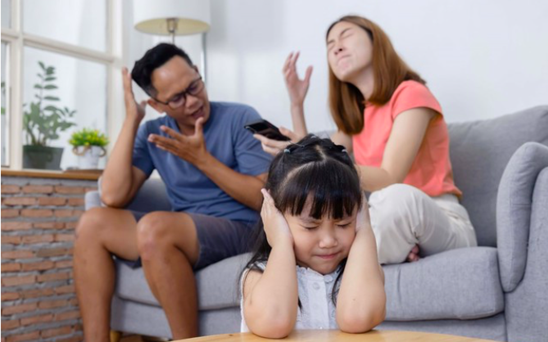 Đừng để dạy con thành “cuộc chiến” của vợ chồng