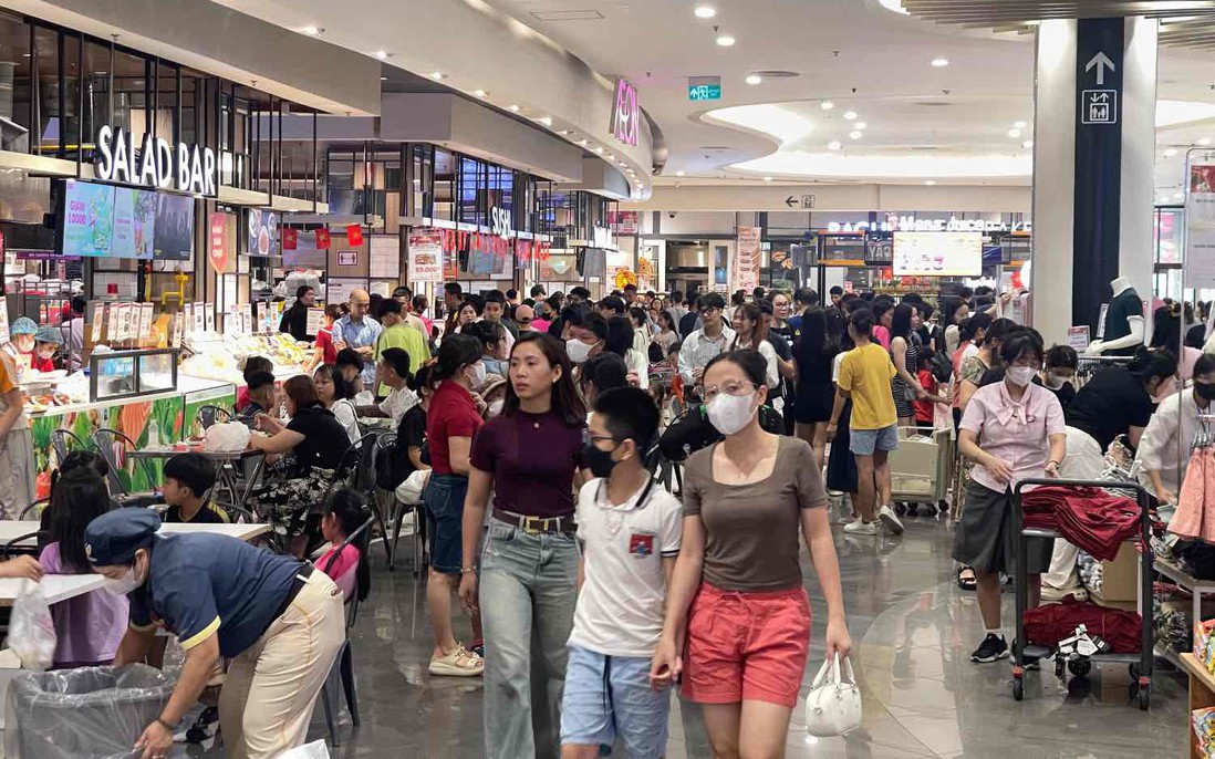 Mặt bằng bán lẻ tăng giá, cuộc đua giữa các trung tâm thương mại nóng lên