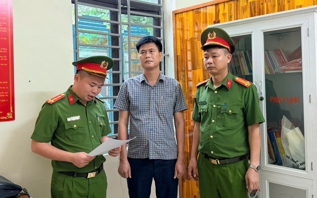Nguyên Chủ tịch, Phó Chủ tịch và công chức địa chính xã bị khởi tố