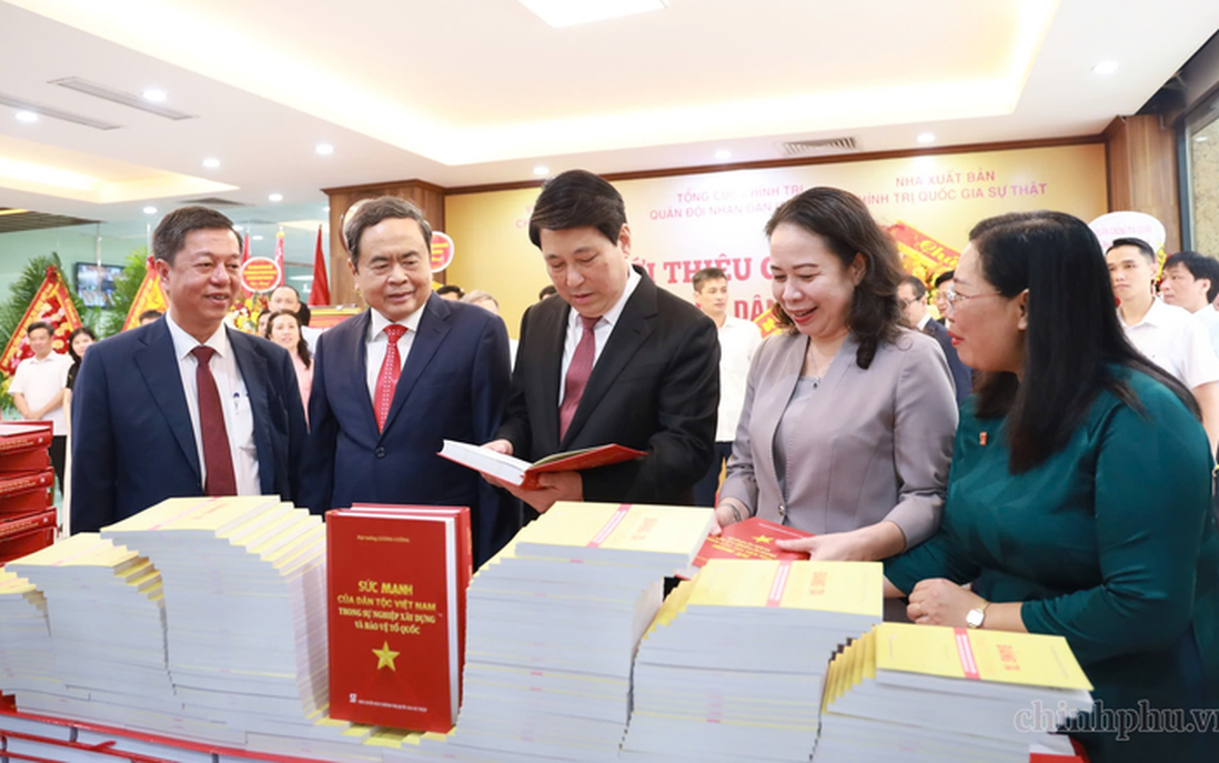 Ra mắt cuốn sách "Sức mạnh của dân tộc Việt Nam trong sự nghiệp xây dựng và bảo vệ Tổ quốc" của Đại tướng Lương Cường