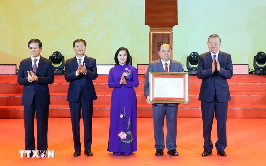 Lễ công bố thành lập thành phố Quảng Ninh và đón nhận Huân chương Lao động hạng Nhất