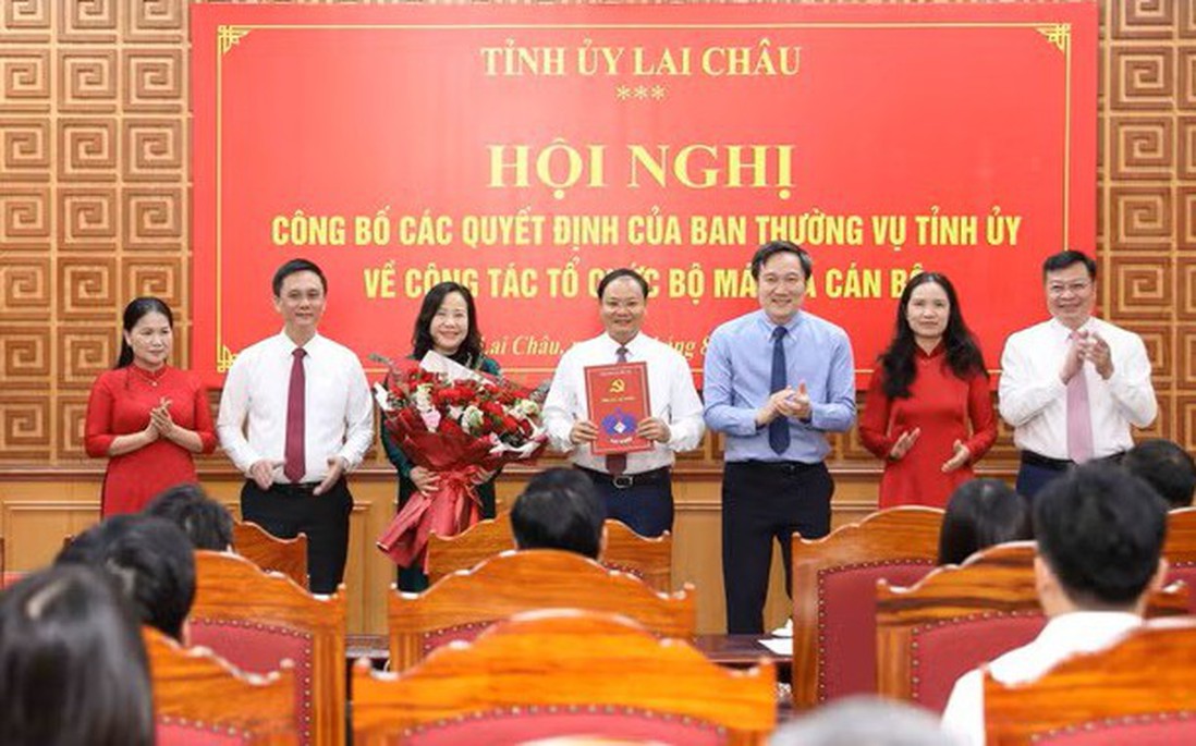 Lai Châu công bố các quyết định về công tác tổ chức bộ máy và cán bộ