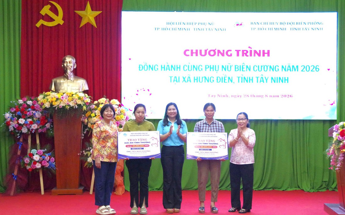 Hội LHPN TPHCM trao sinh kế cho phụ nữ và tiếp sức trẻ em vùng biên giới