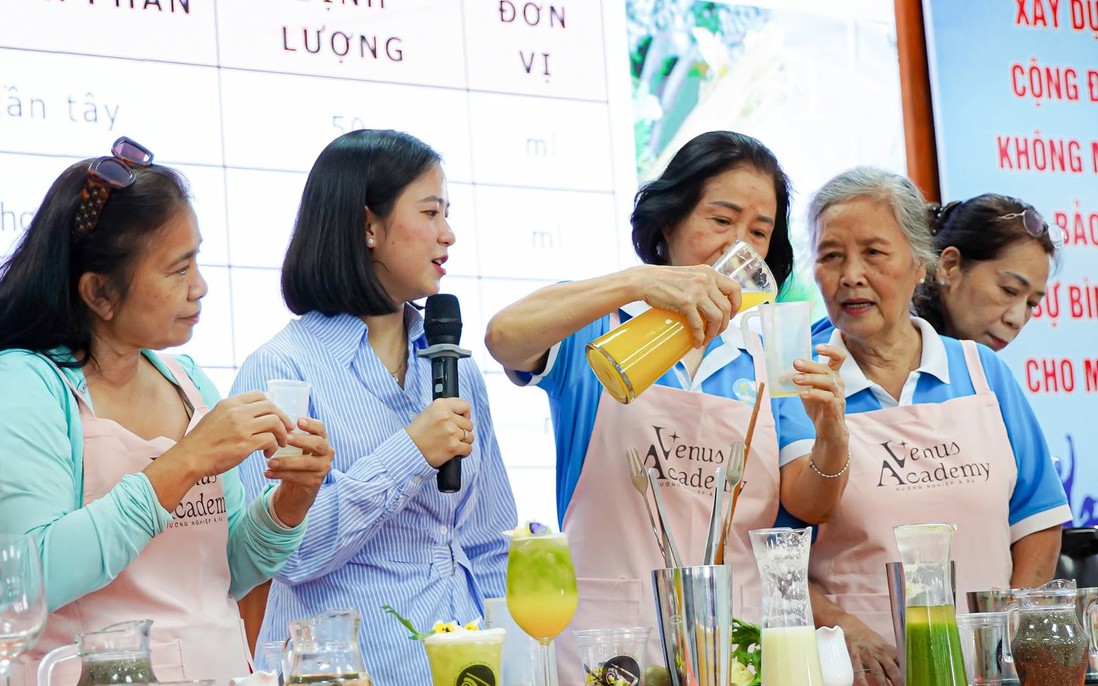 Hướng dẫn nghề pha chế, hỗ trợ phụ nữ đô thị khởi nghiệp