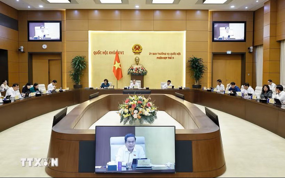 Ủy ban Thường vụ Quốc hội ban hành các nghị quyết về công tác nhân sự, tổ chức