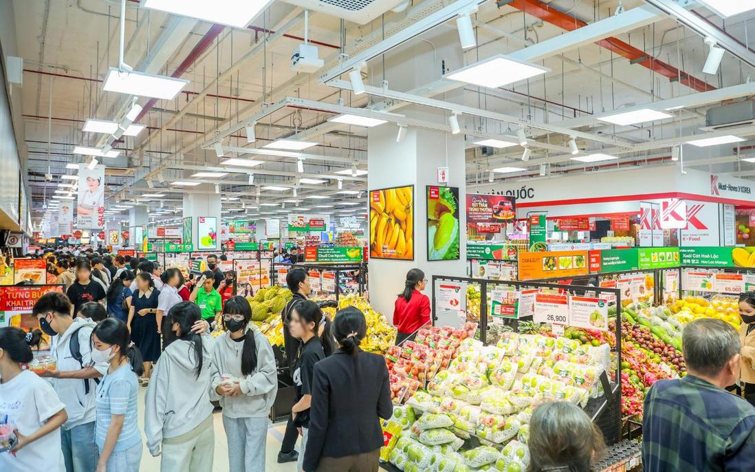 LOTTE MART Tây Ninh thu hút đông đảo khách hàng đến tham quan, mua sắm 