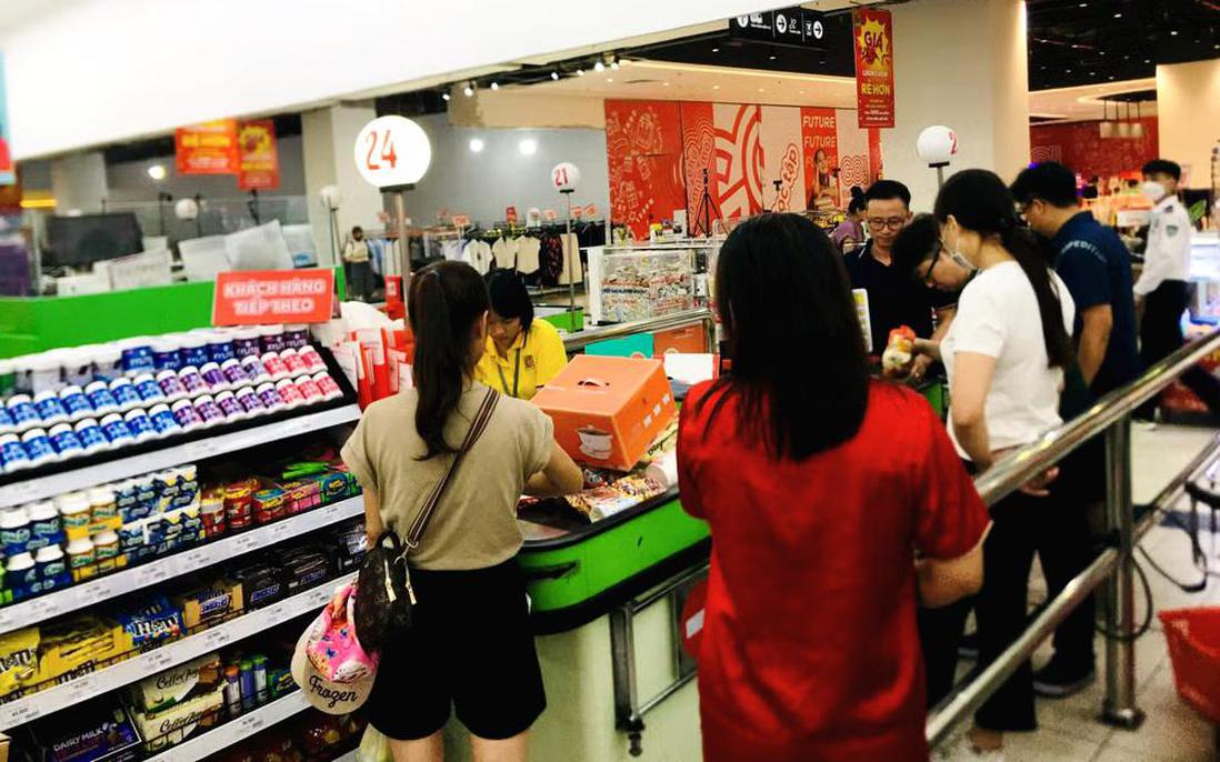 Người Việt chi hơn 4,55 triệu tỷ đồng cho mua sắm và dịch vụ trong bảy tháng