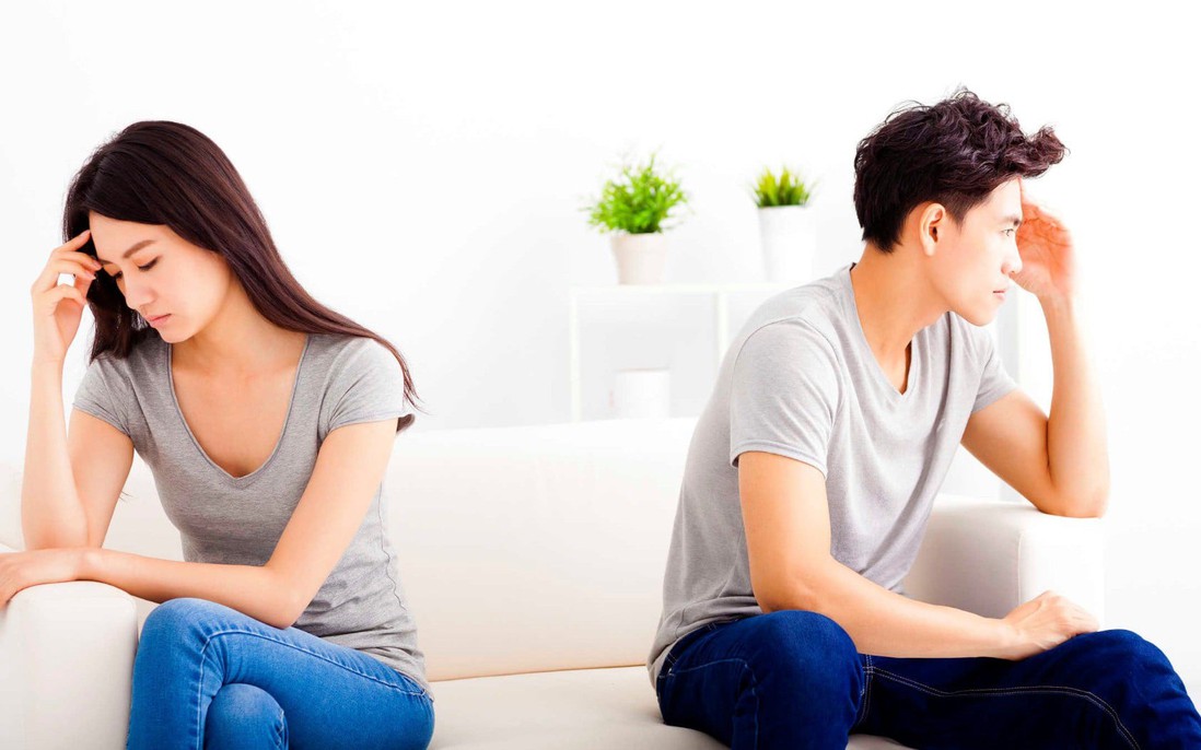 Im lặng có thể biến thành bức tường ngăn cách vợ chồng