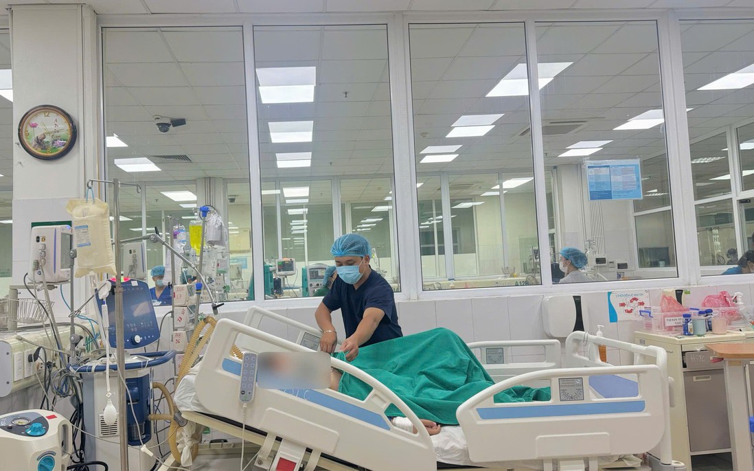 Bé gái 14 tuổi sốc nhiễm khuẩn phải thở máy và lọc máu vì sốt mò
