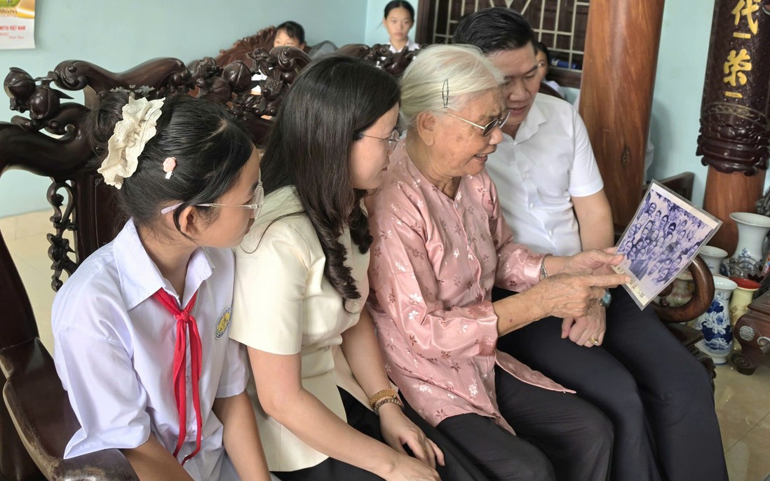 Huyền thoại "đòn gánh đánh Tây" và những ngày 2/9 không quên