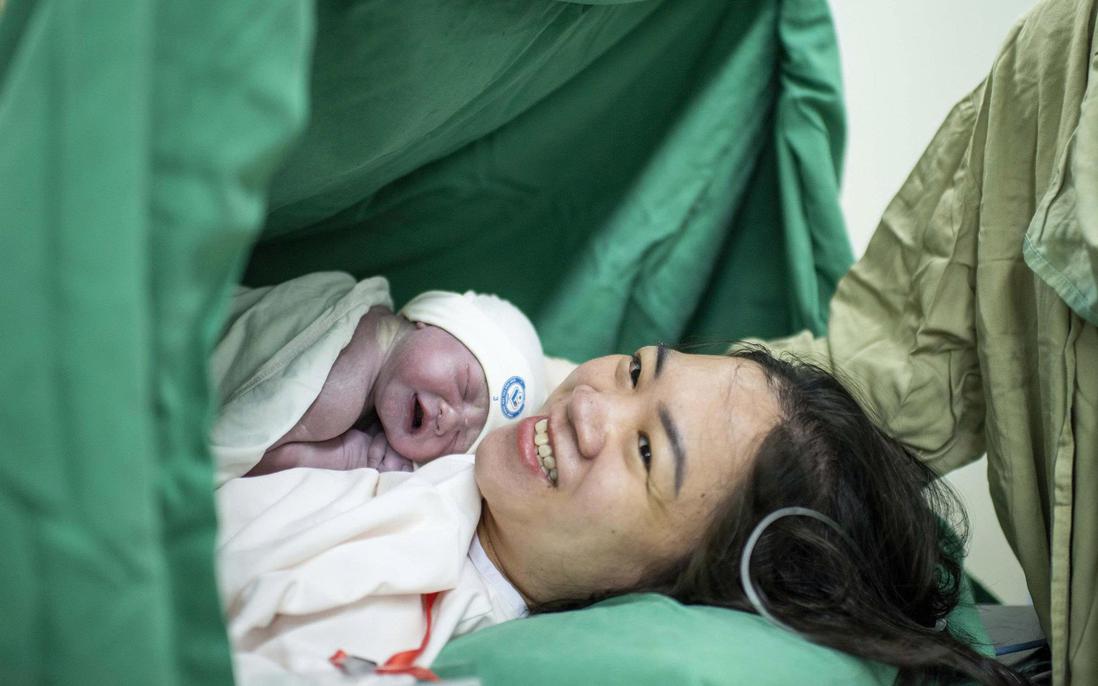 Tiếng khóc đầu đời và cuộc chạy đua ngăn virus viêm gan B