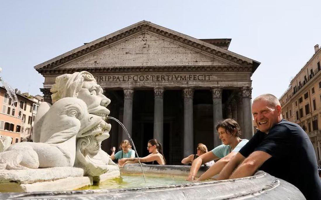 Italy nâng báo động đỏ trên toàn bộ 27 thành phố do nắng nóng kỷ lục