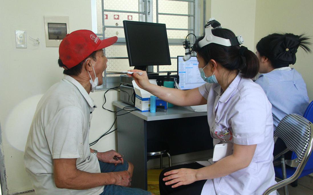 Hà Nội thu hút bác sĩ về trạm y tế, tạo điều kiện để người dân tiếp cận các dịch vụ y tế kỹ thuật cao 