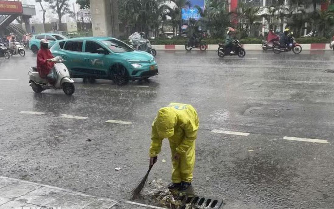 Hà Nội quyết liệt xử lý các "điểm nghẽn" úng ngập, môi trường đô thị