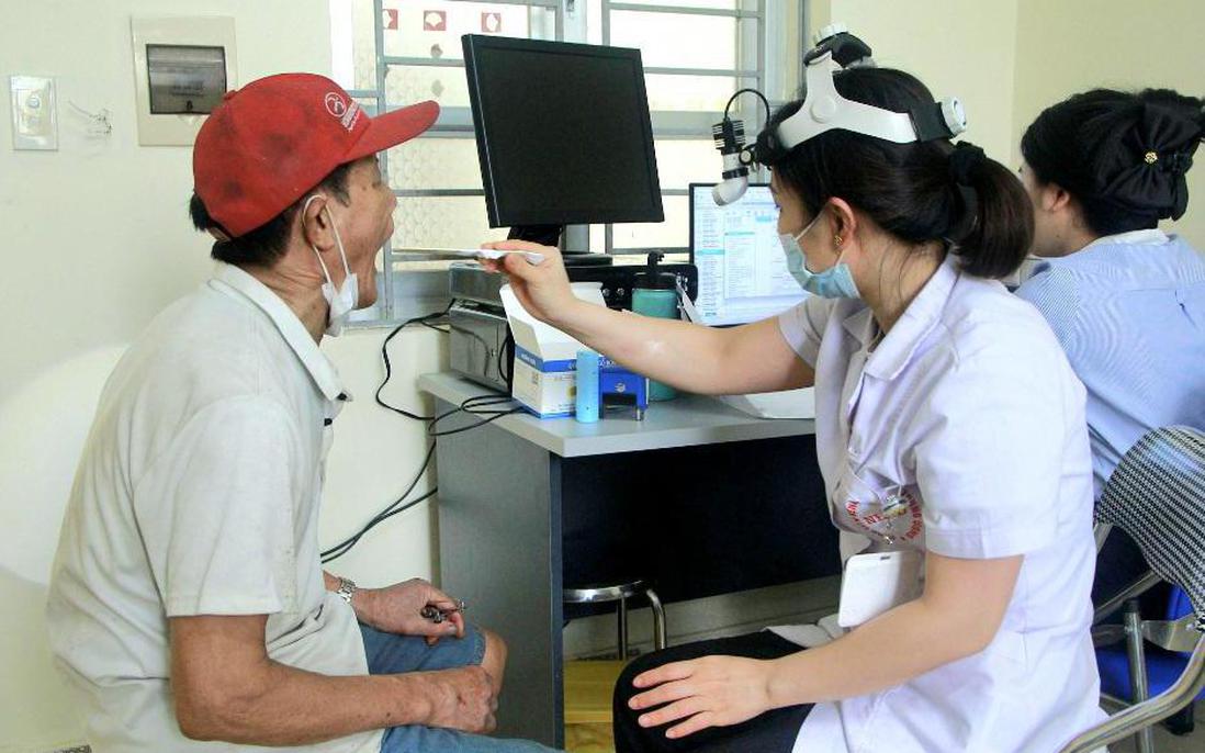 Hà Nội thu hút bác sĩ về trạm y tế, tạo điều kiện để người dân tiếp cận các dịch vụ y tế kỹ thuật cao 