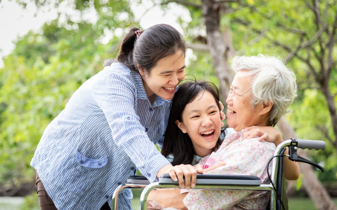 Diễn đàn tháng 8: Con gái có trách nhiệm với cha mẹ đẻ như con trai